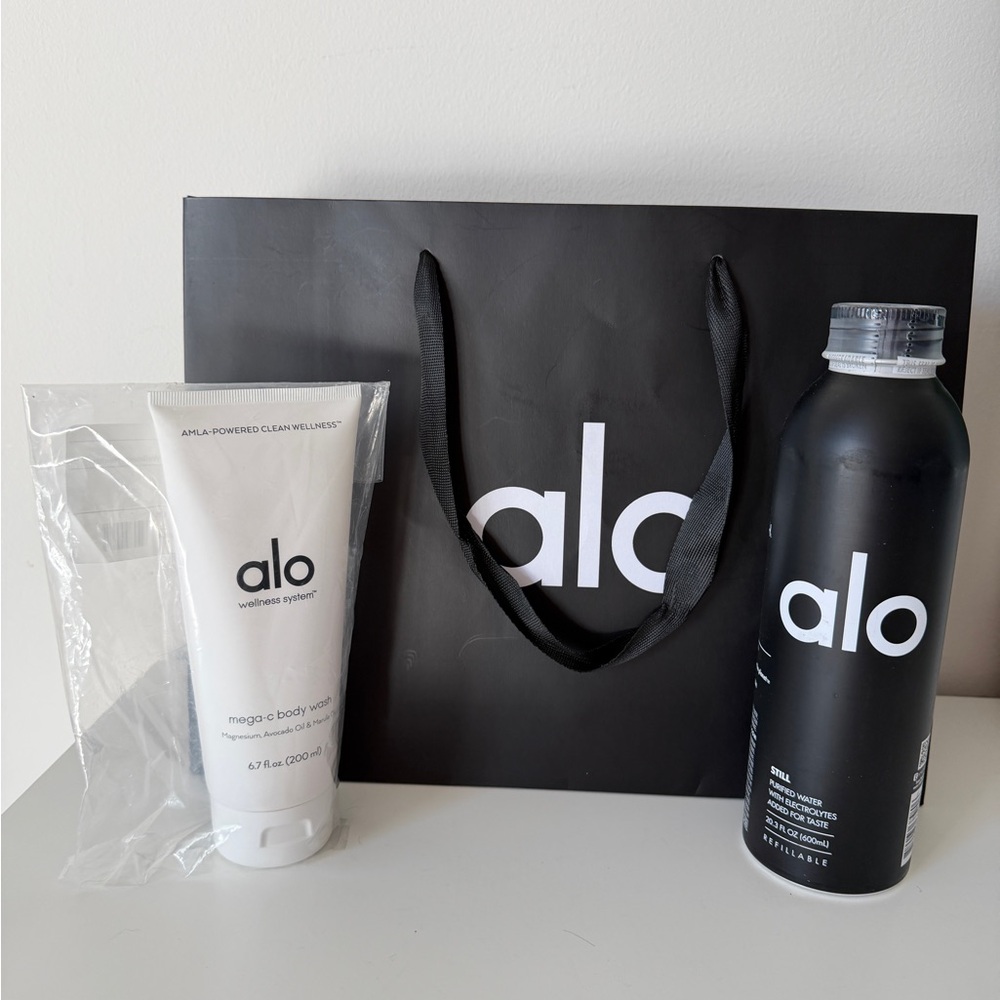 Alo Yoga Wellness Gift Set Mega-C Body Wash + Bottle + Gift Bag - Picture 5 of 5